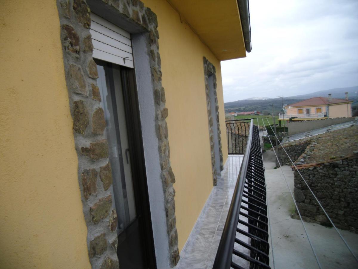 Casa Rural El Carrascal Valdefuentes de Sangusín Exterior photo
